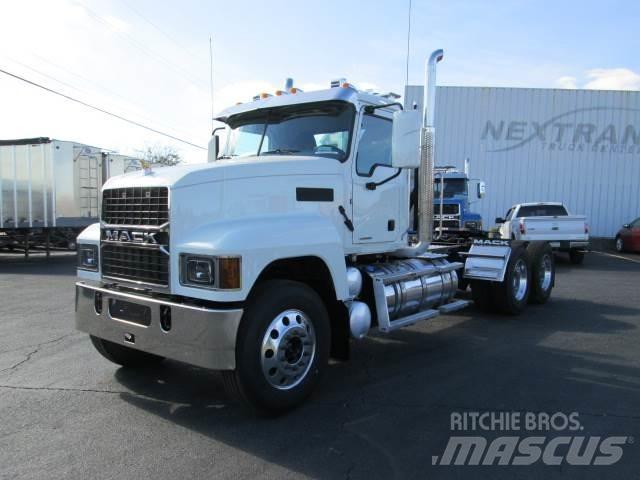Mack PI64T Тягачі