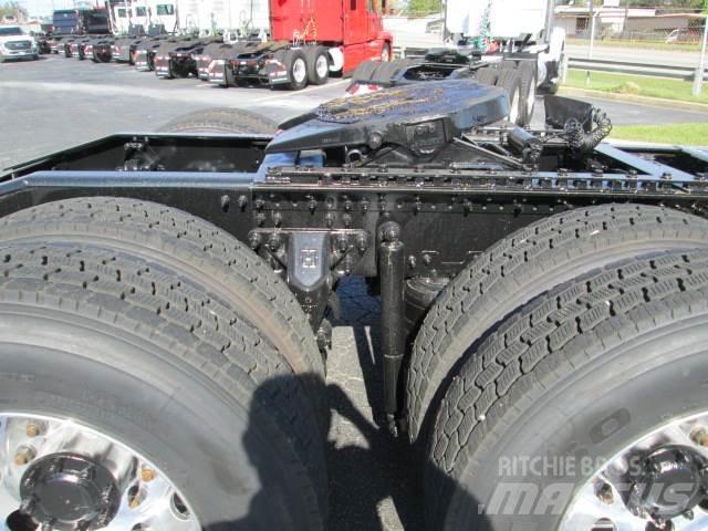 Mack PI64T Тягачі