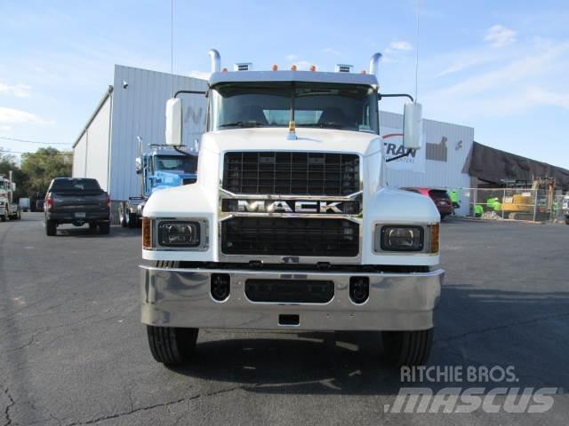 Mack PI64T Тягачі