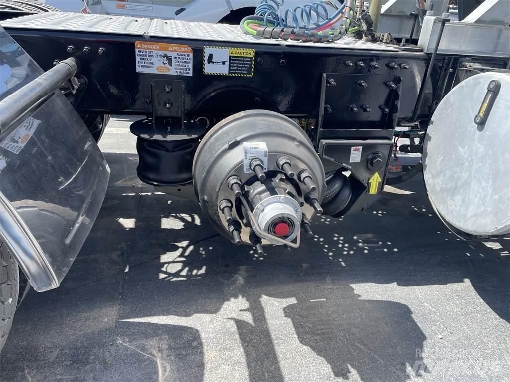 Mack PI64T Тягачі