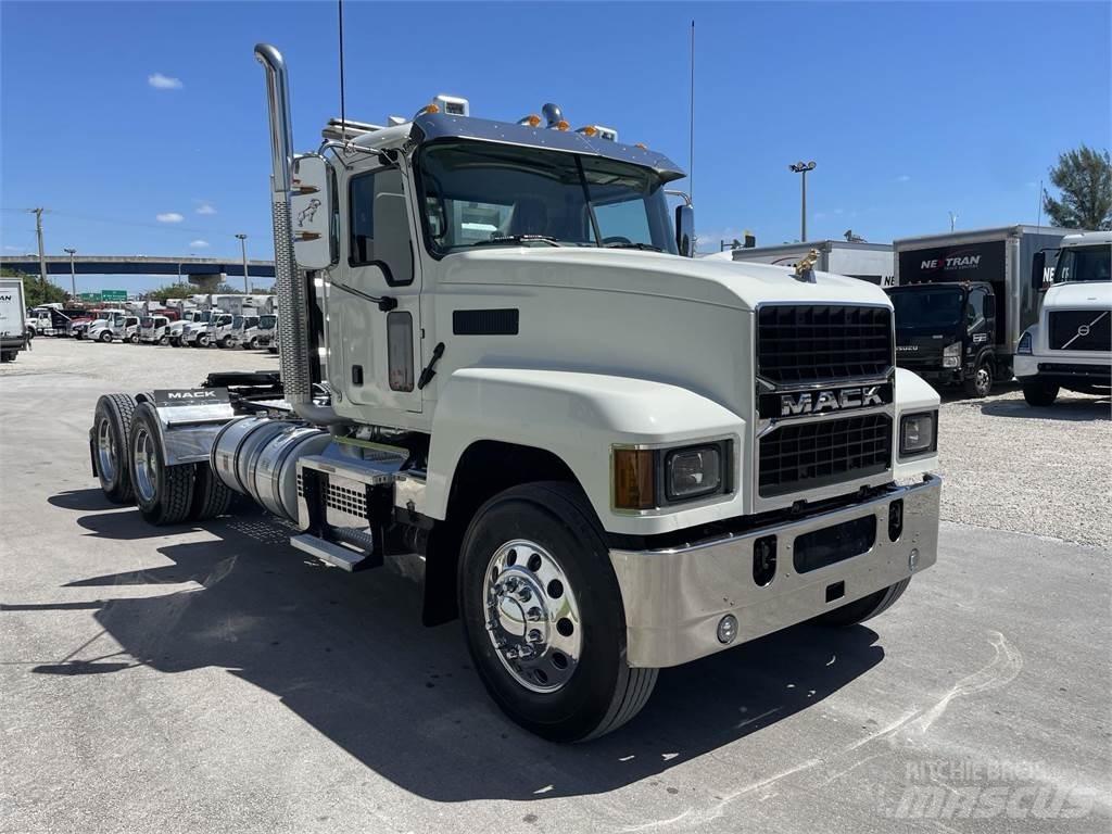 Mack PI64T Тягачі