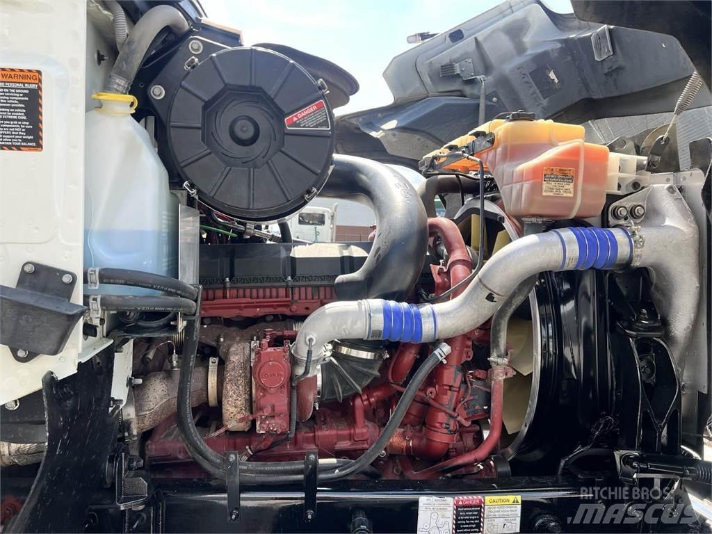 Mack PI64T Тягачі
