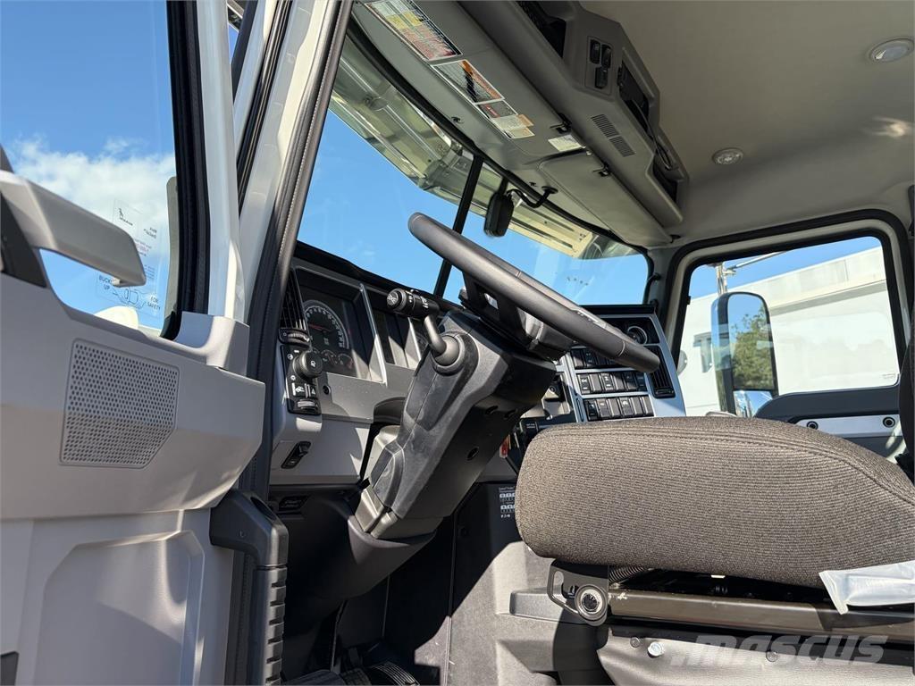 Mack PI64T Тягачі