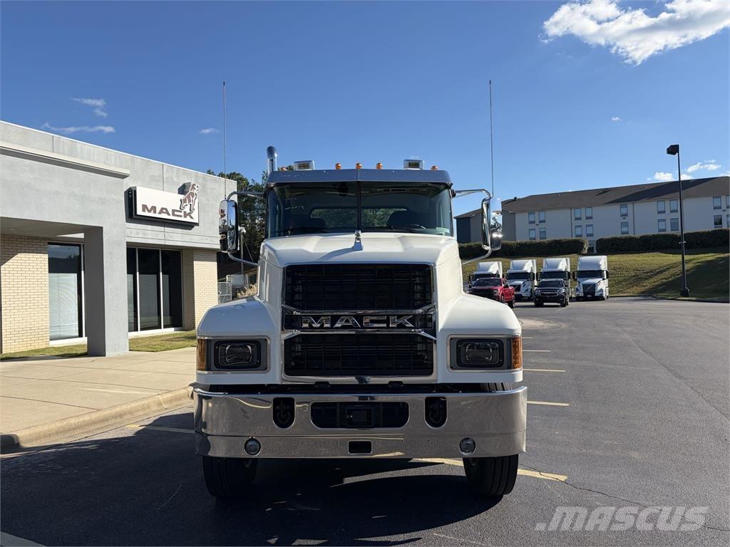 Mack PI64T Тягачі