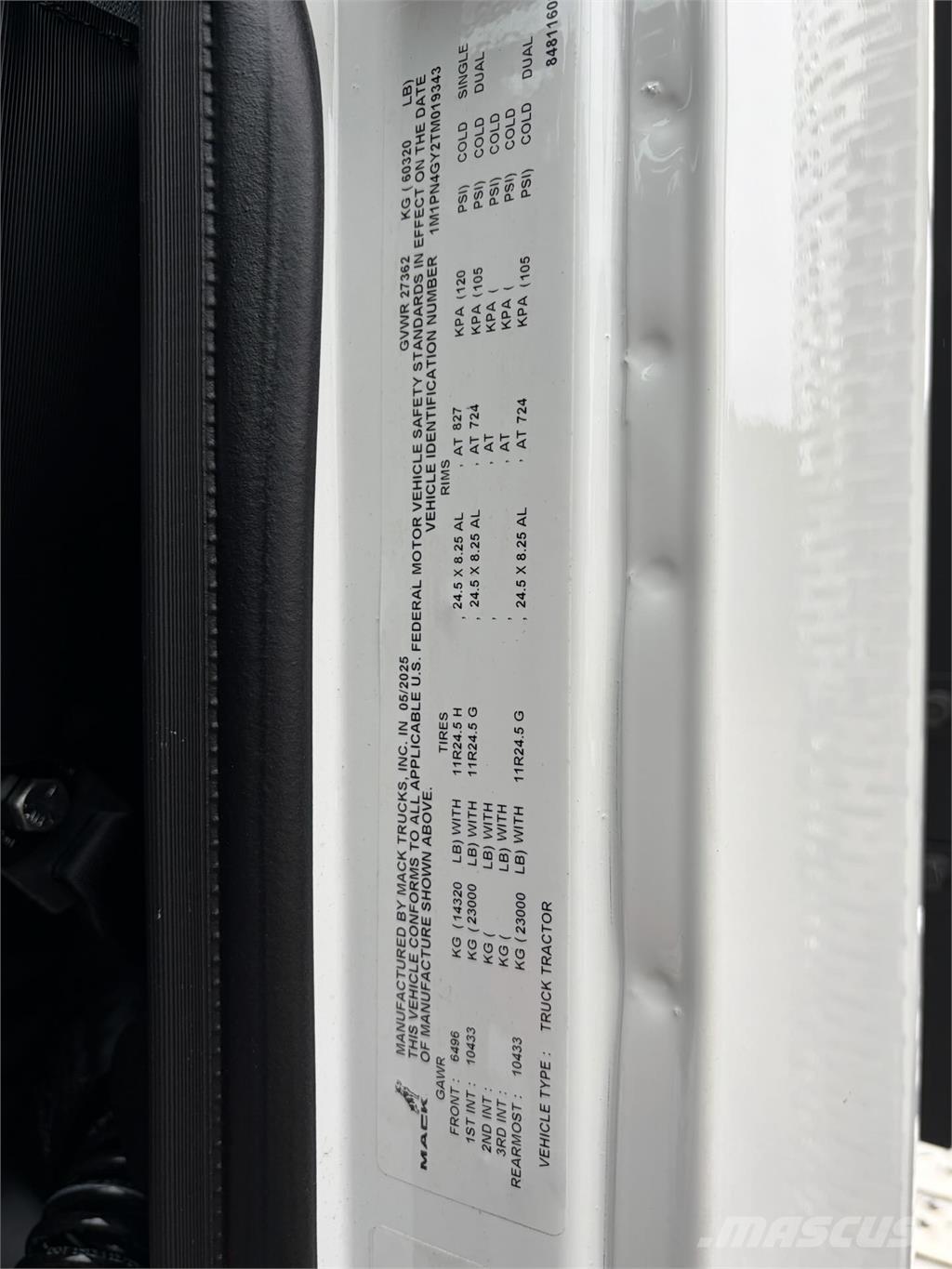 Mack PI64T Тягачі