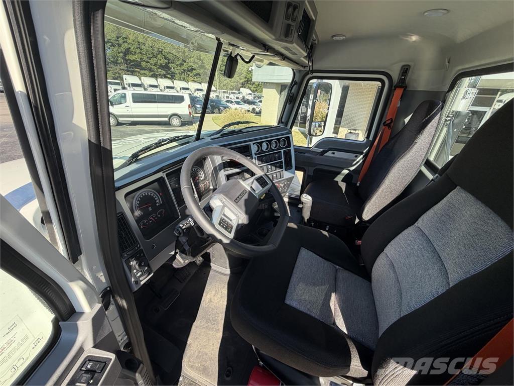 Mack PI64T Тягачі