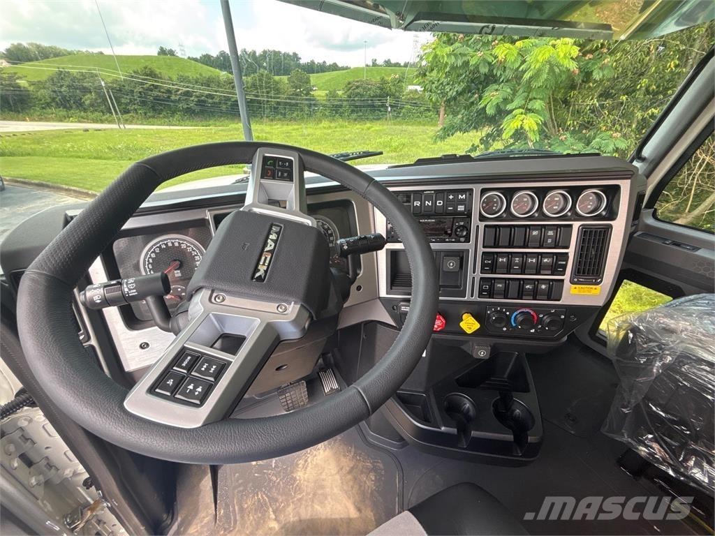 Mack PI64T Тягачі