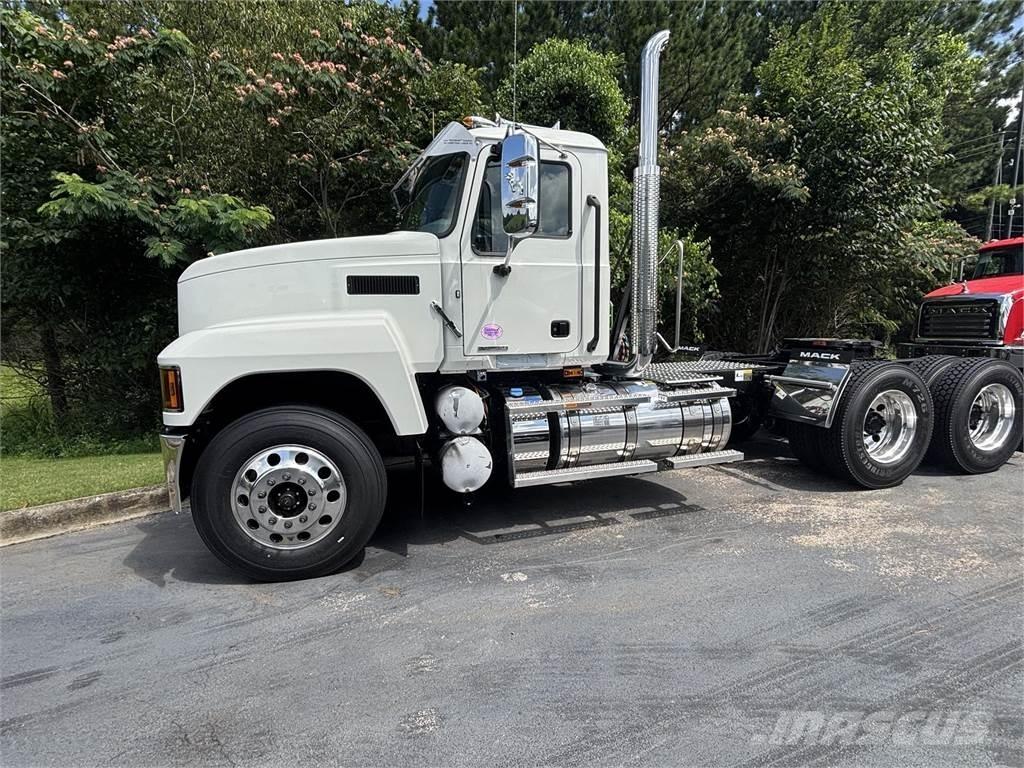 Mack PI64T Тягачі