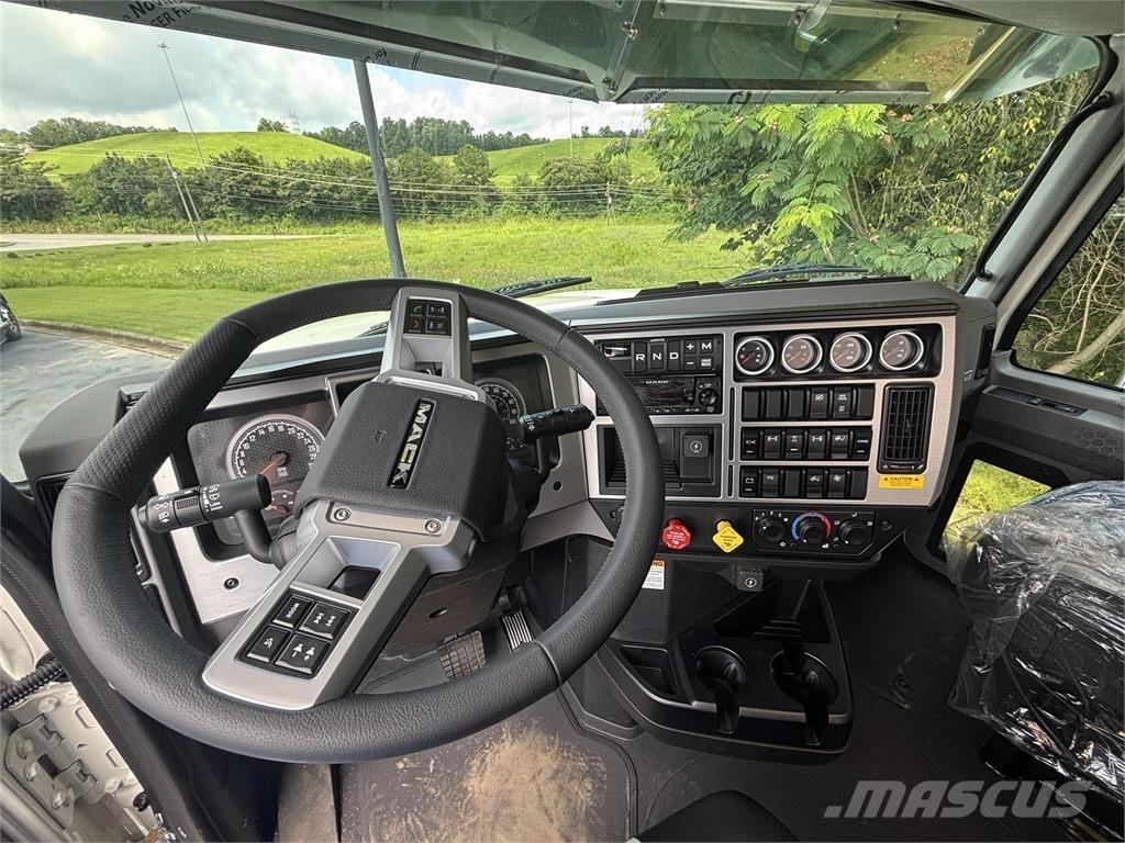 Mack PI64T Тягачі