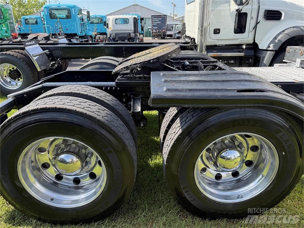 Mack PI64T Тягачі