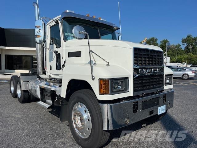 Mack PI64T Тягачі
