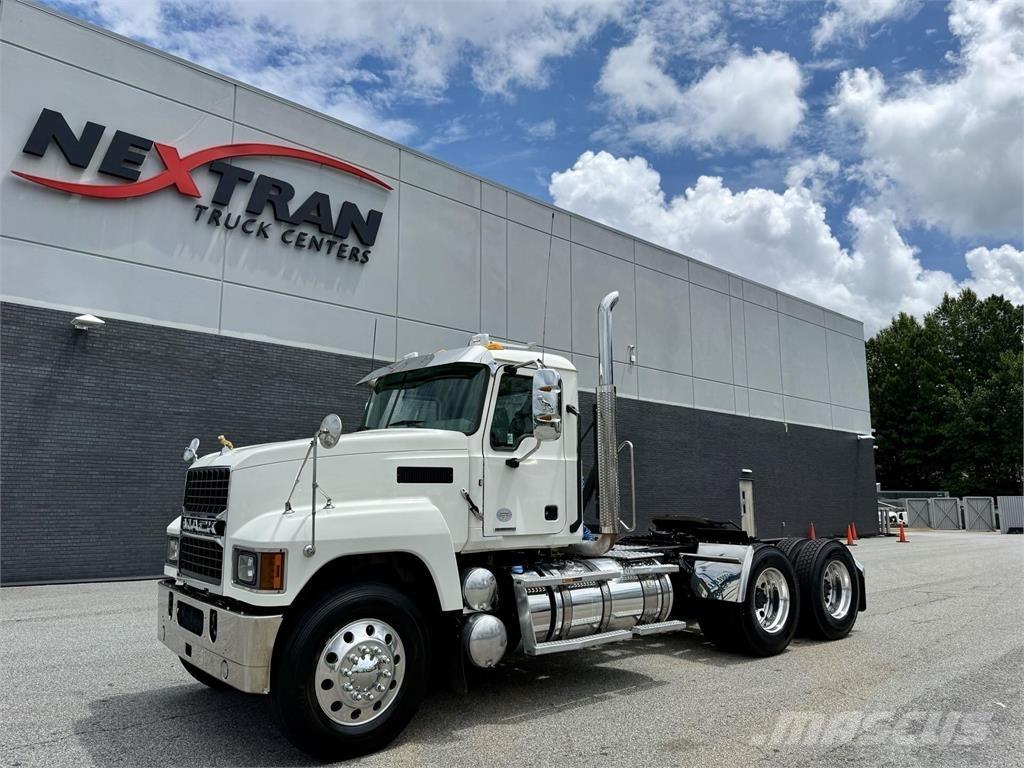Mack PI64T Тягачі