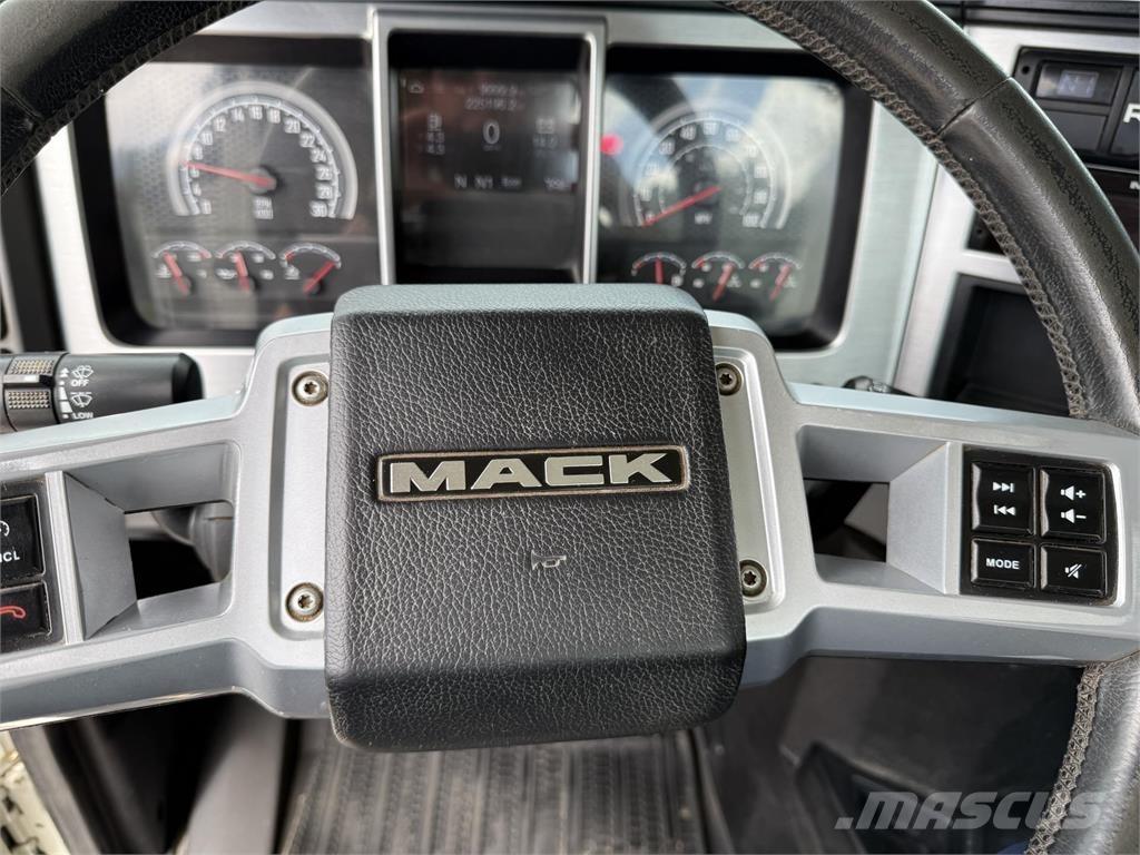 Mack PI64T Тягачі