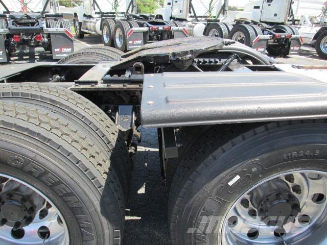 Mack PI64T Тягачі