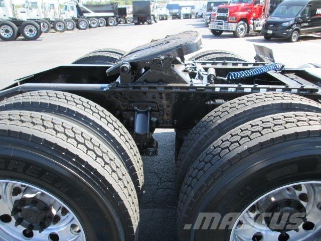 Mack PI64T Тягачі