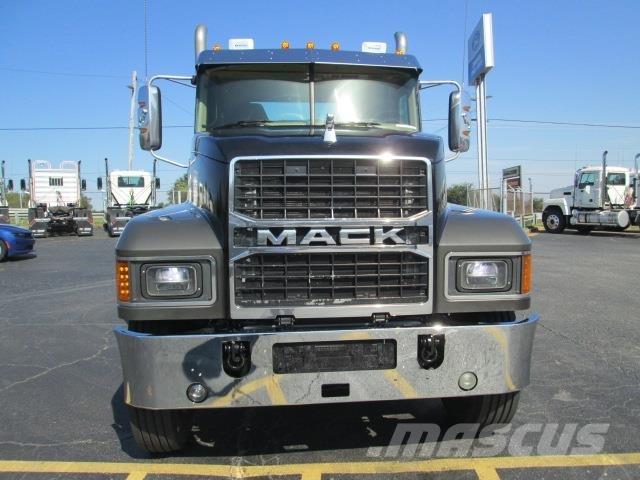 Mack PI64T Тягачі