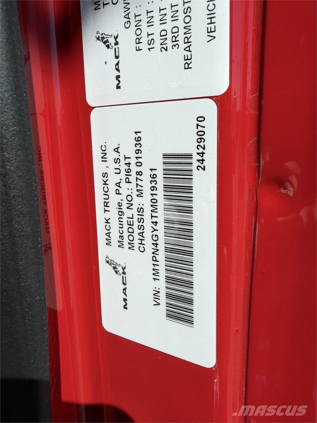 Mack PI64T Тягачі