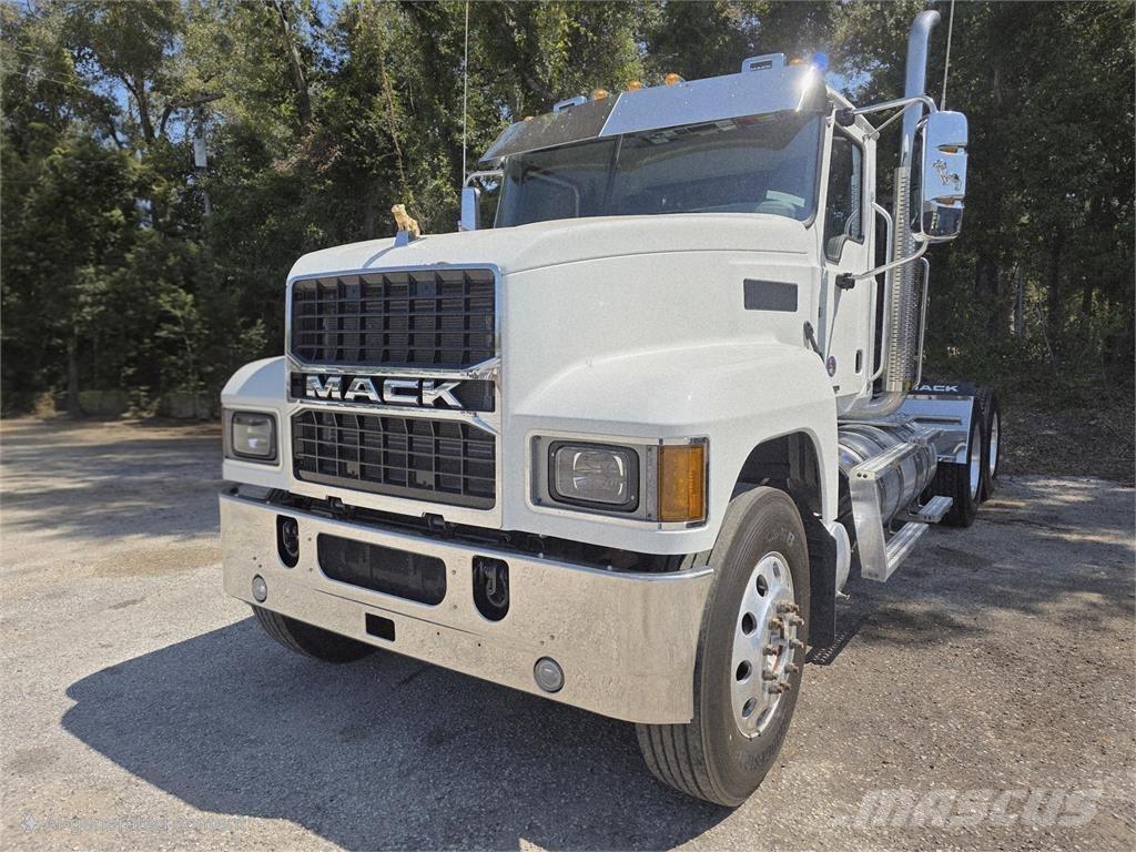 Mack PI64T Тягачі