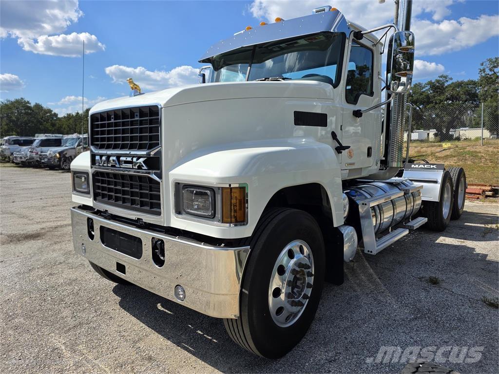 Mack PI64T Тягачі