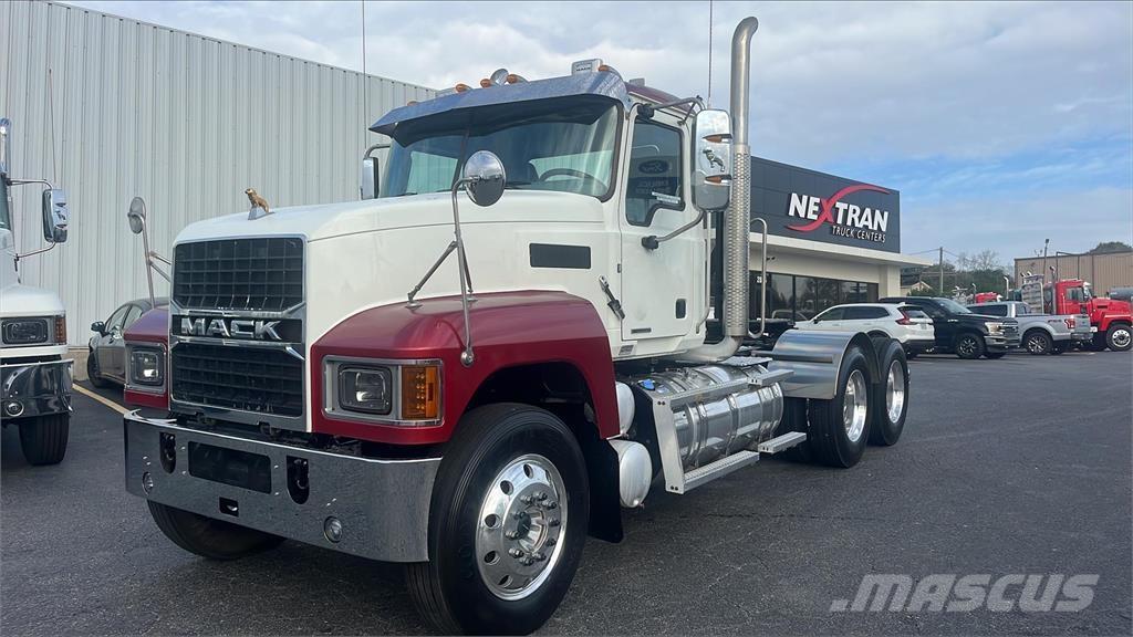 Mack PI64T Тягачі