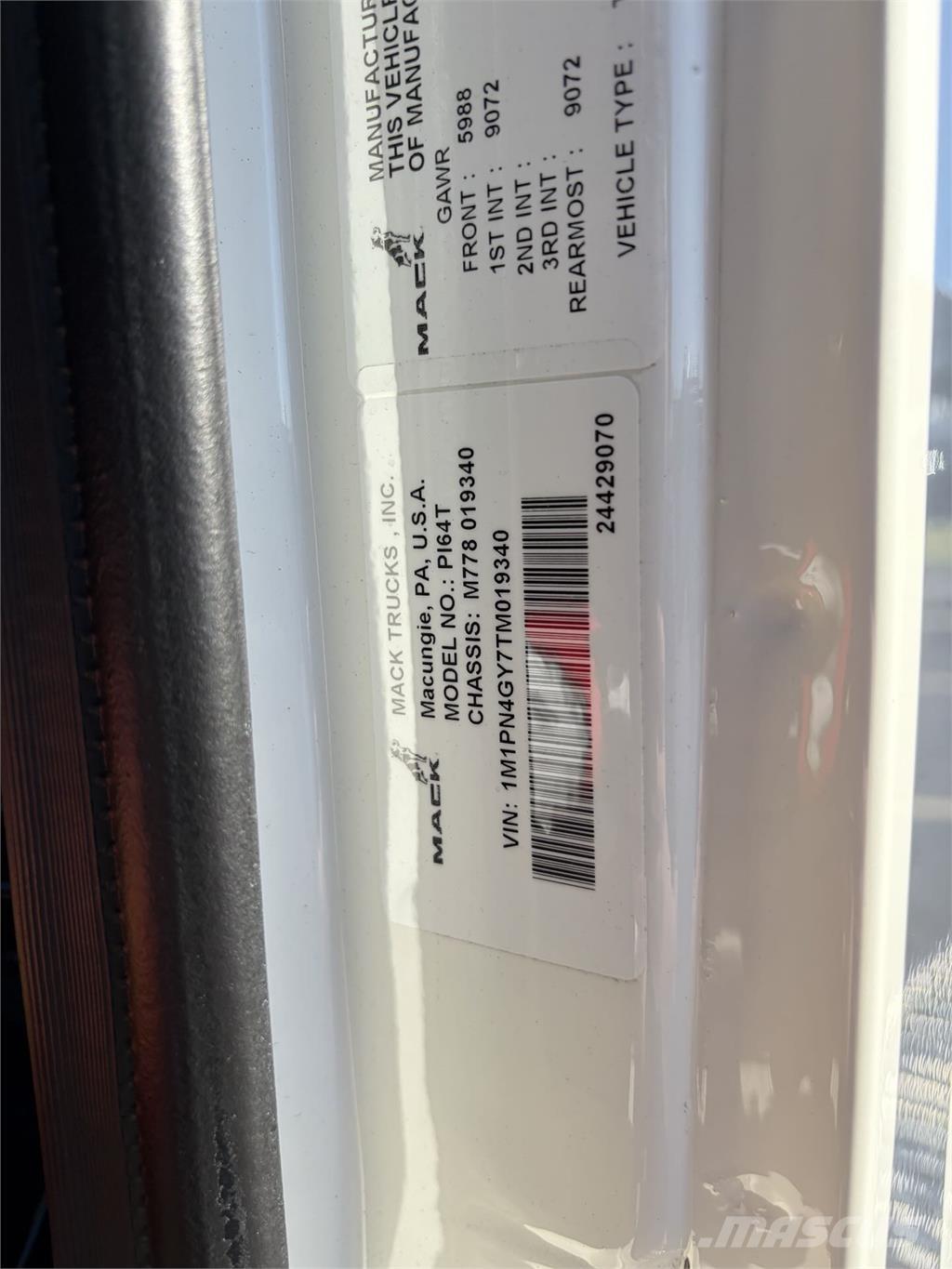 Mack PI64T Тягачі