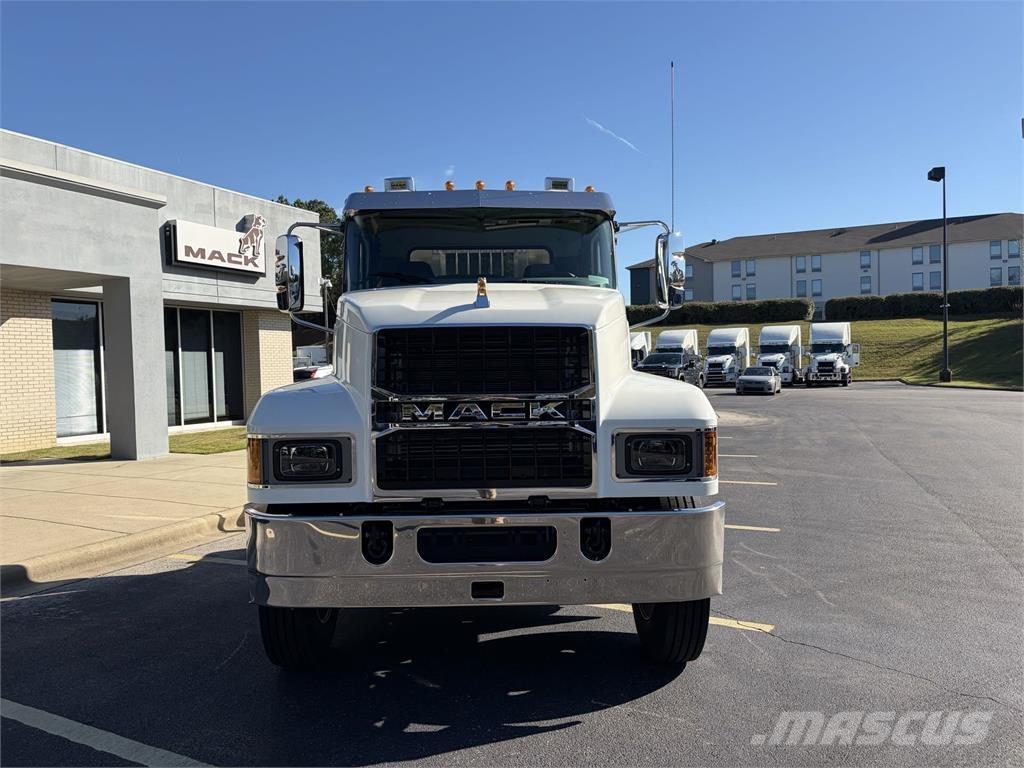 Mack PI64T Тягачі