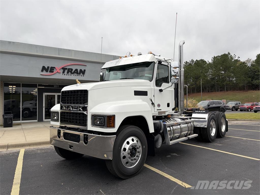 Mack PI64T Тягачі