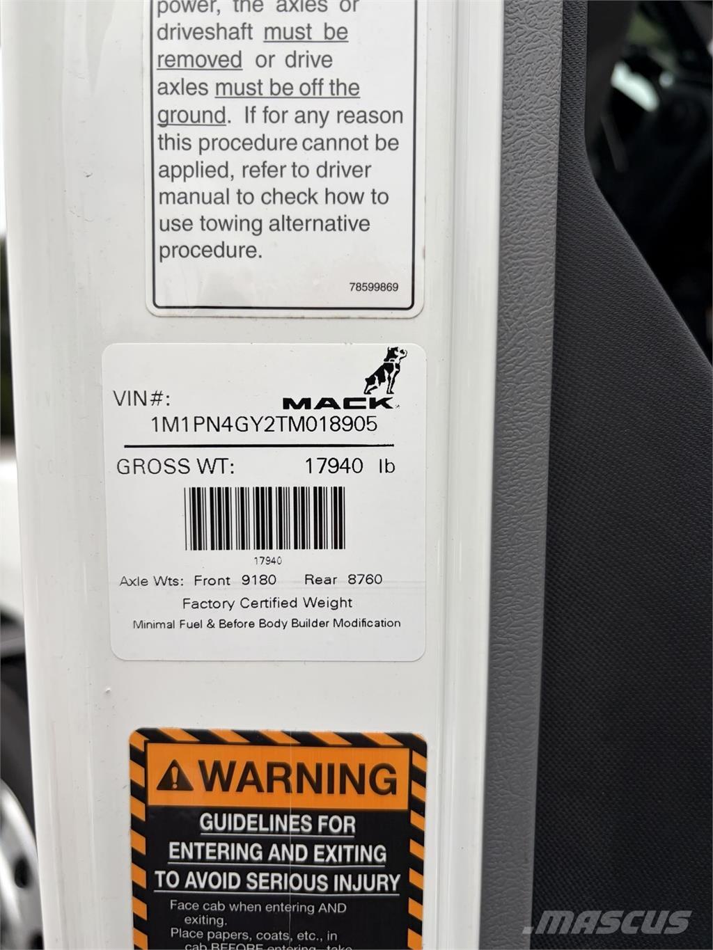 Mack PI64T Тягачі