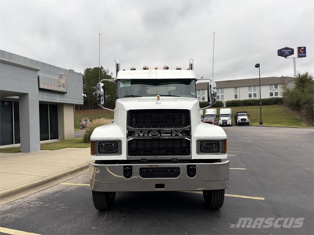 Mack PI64T Тягачі