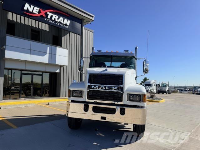 Mack PI64T Тягачі