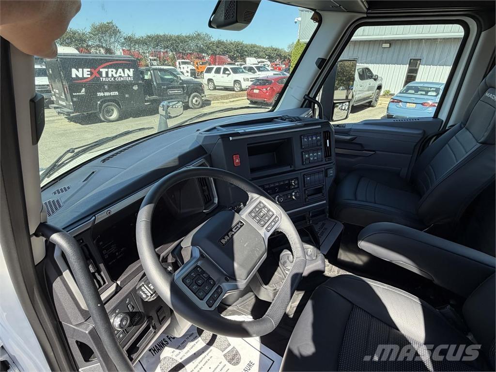 Mack PR64T Тягачі