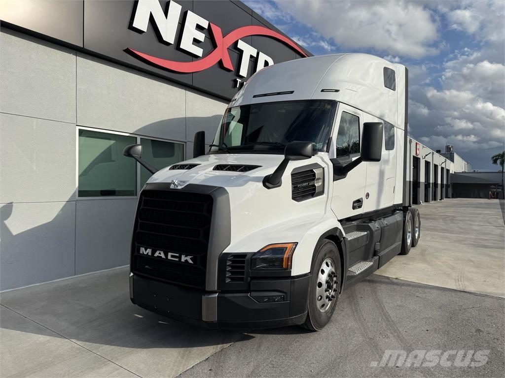 Mack PR64T Тягачі