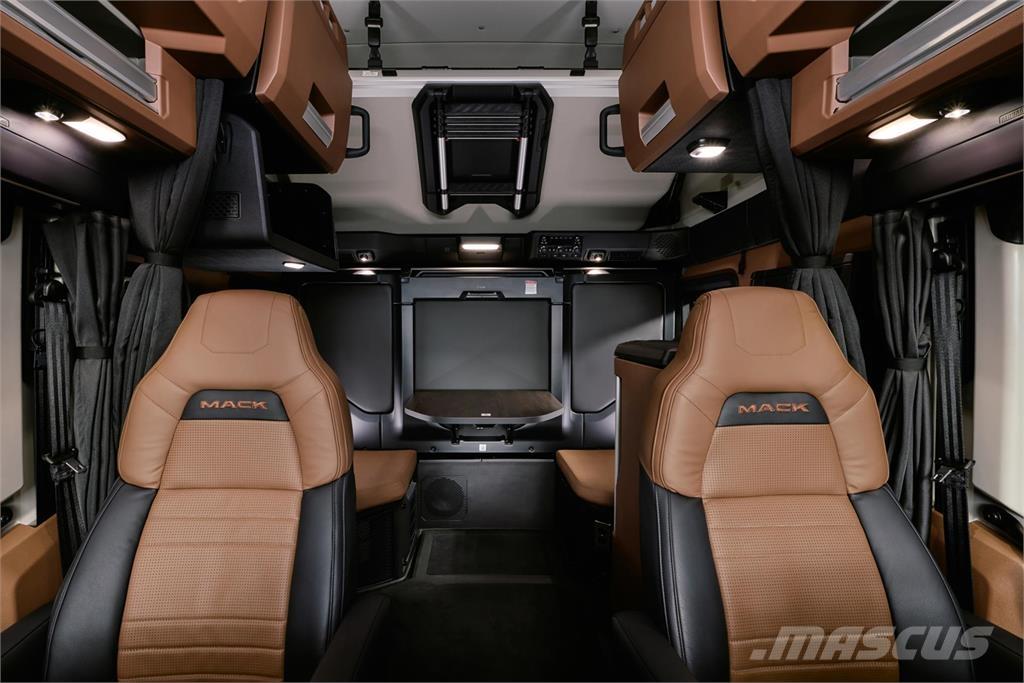 Mack PR64T Тягачі