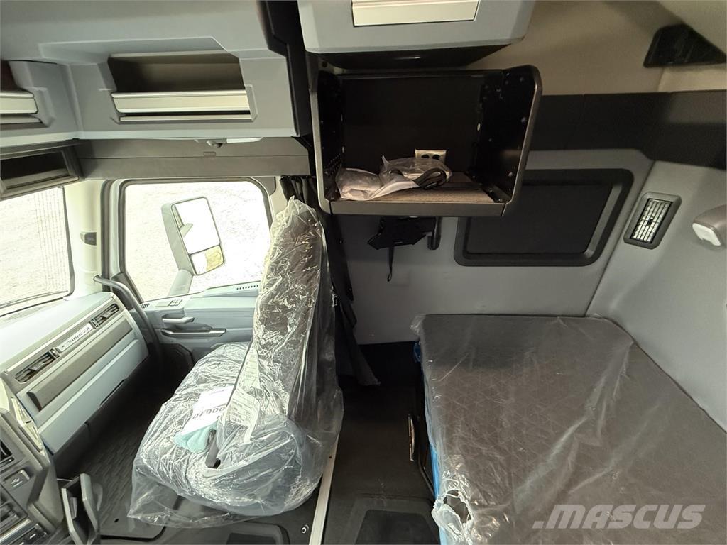 Mack PR64T Тягачі