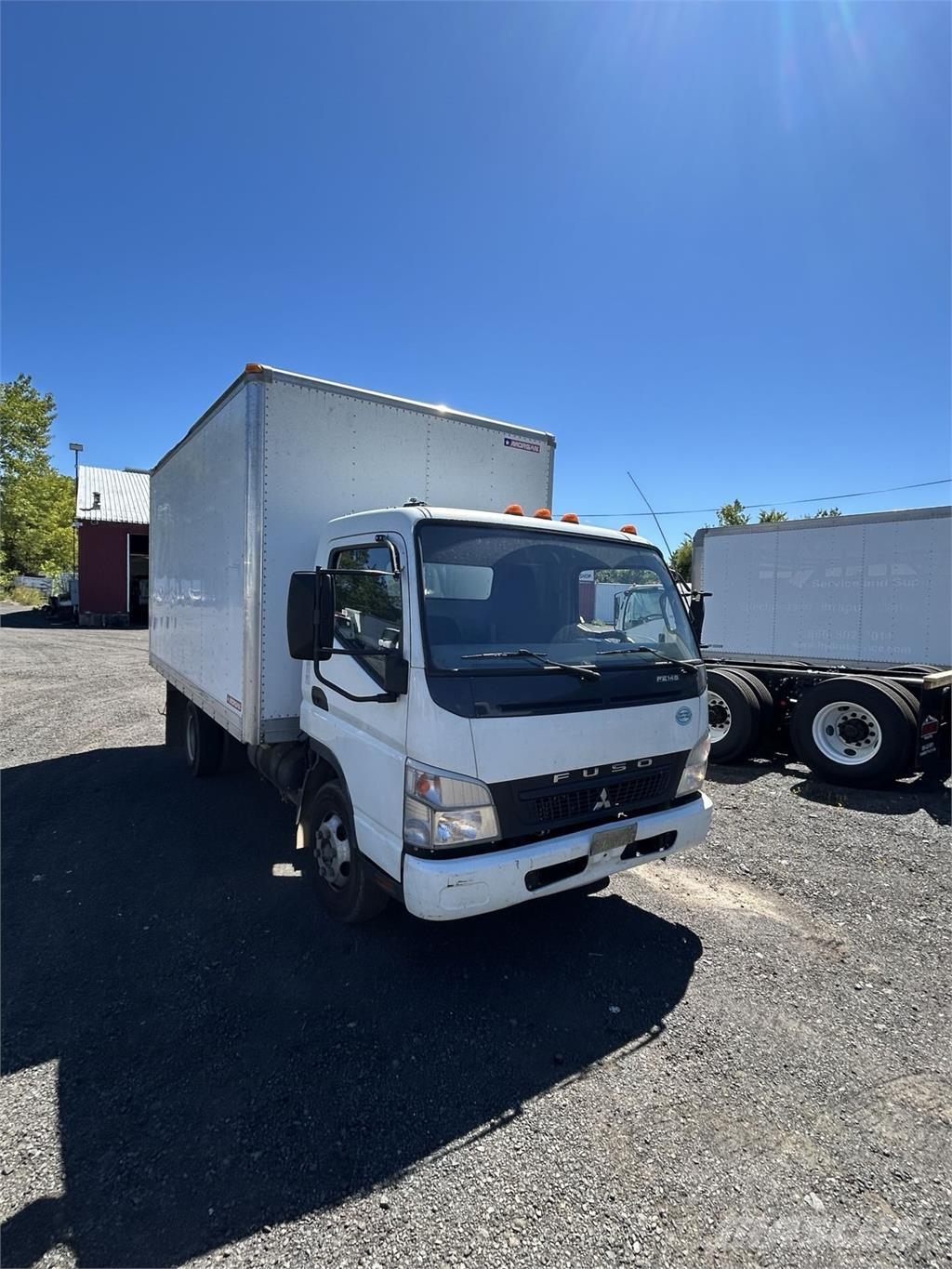 Mitsubishi FUSO FE140 Фургони