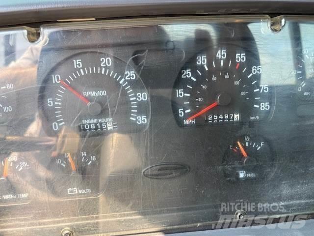 Sterling TRUCK LT9522 Тягачі