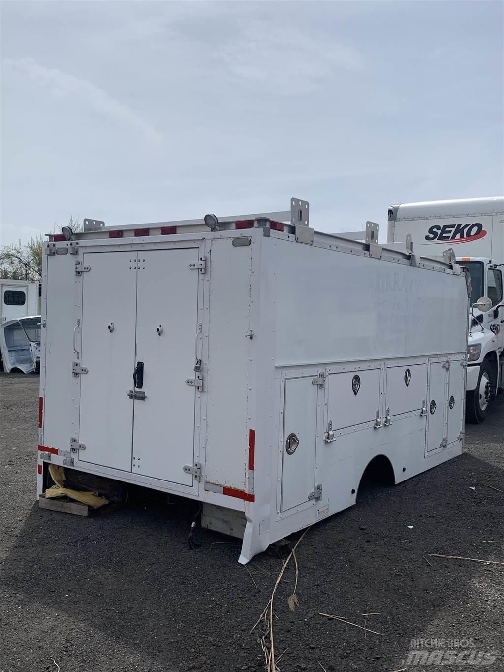  utilimaster 15 Foot Вантажівки / спеціальні