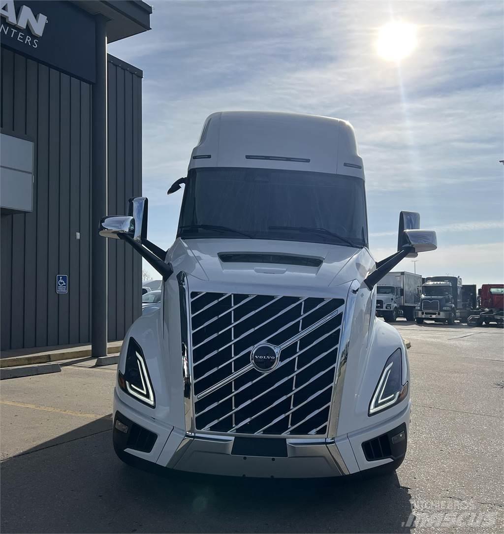 Volvo NEW VNL860 Тягачі