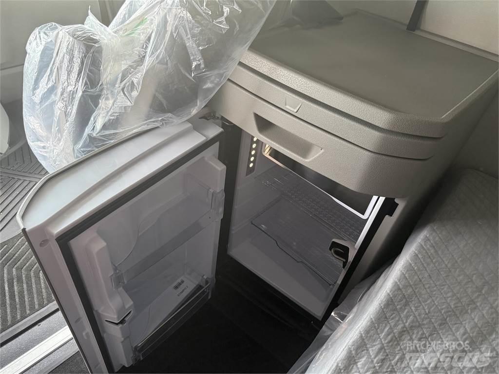 Volvo NEW VNL860 Тягачі