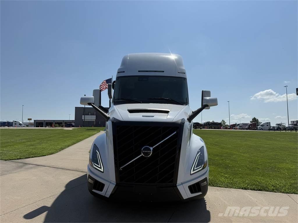 Volvo NEW VNL860 Тягачі