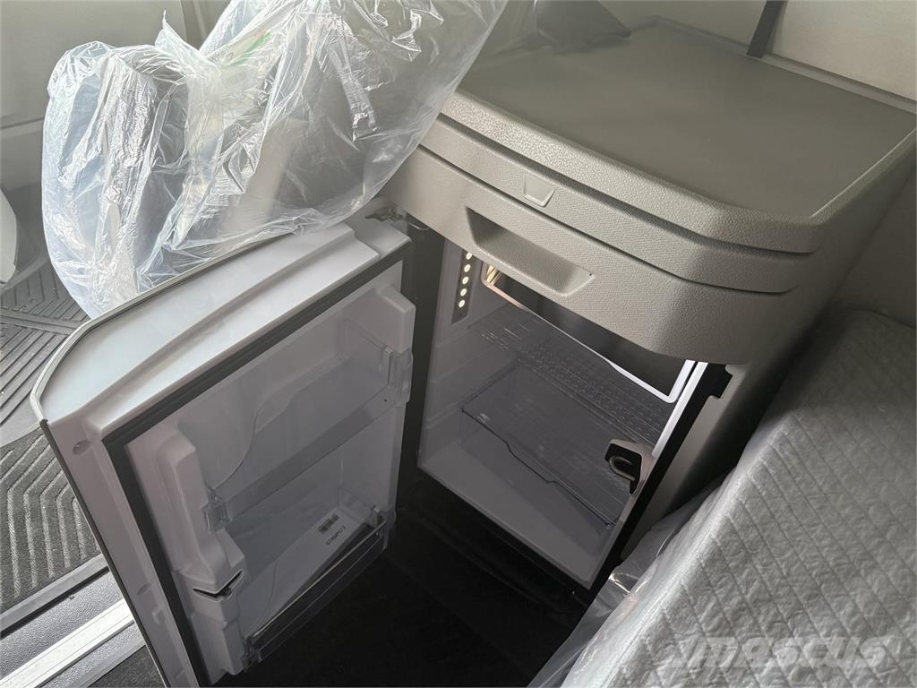 Volvo NEW VNL860 Тягачі