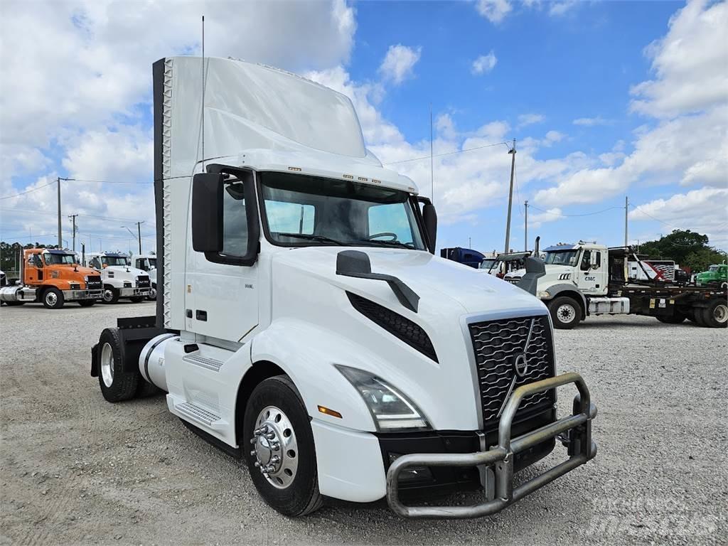 Volvo VNL42T300 Тягачі