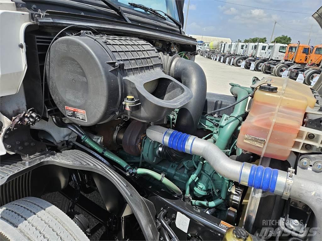 Volvo VNL62T300 Тягачі