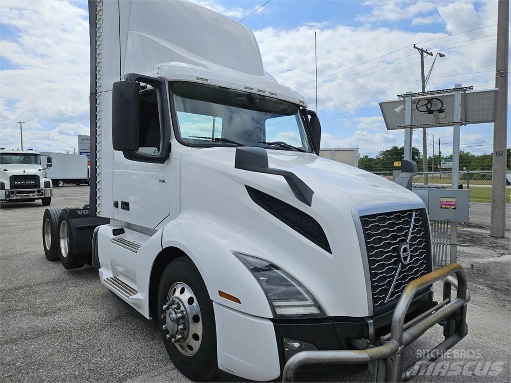 Volvo VNL62T300 Тягачі