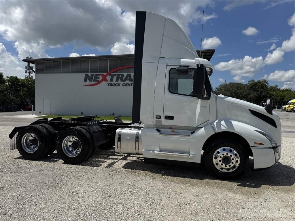 Volvo VNL64T300 Тягачі