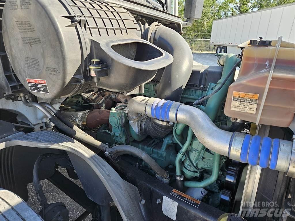 Volvo VNL64T300 Тягачі