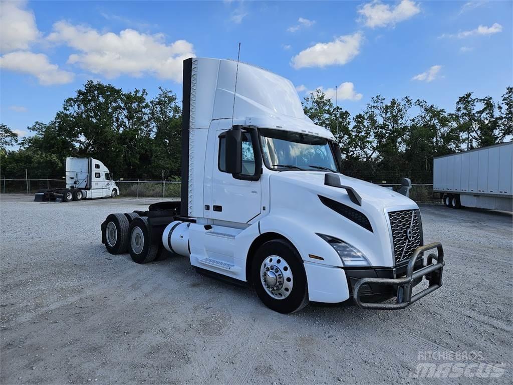 Volvo VNL64T300 Тягачі