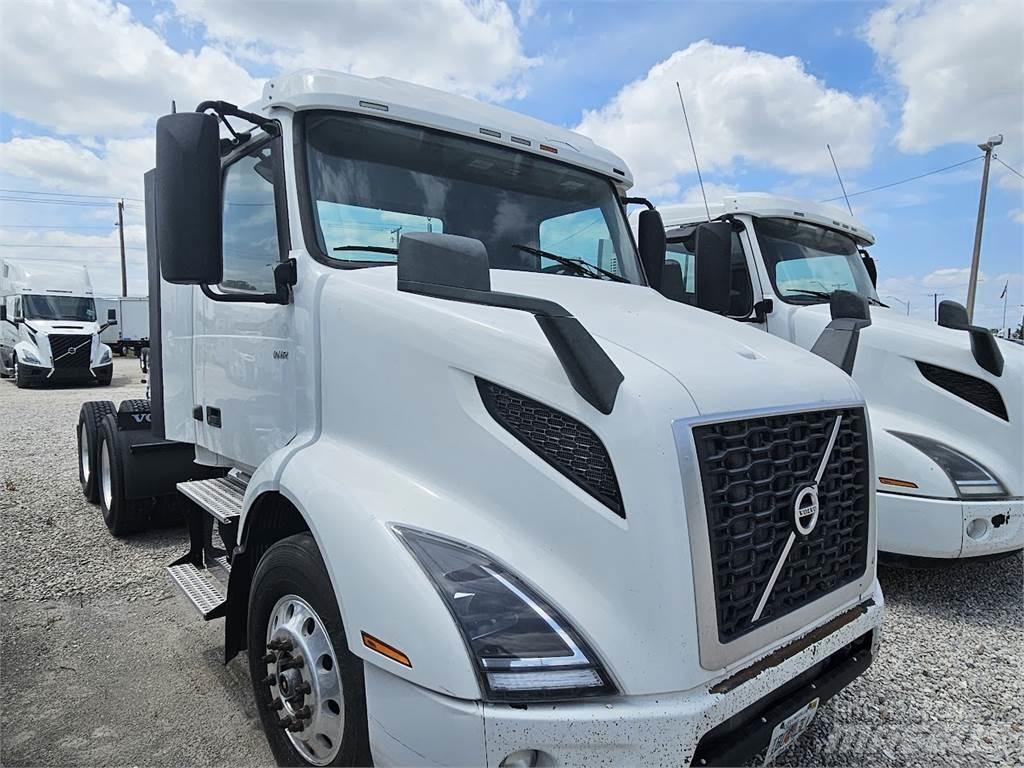 Volvo VNL64T300 Тягачі