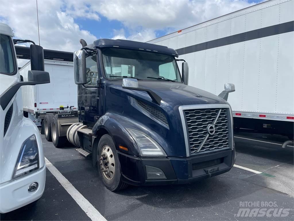 Volvo VNL64T300 Тягачі