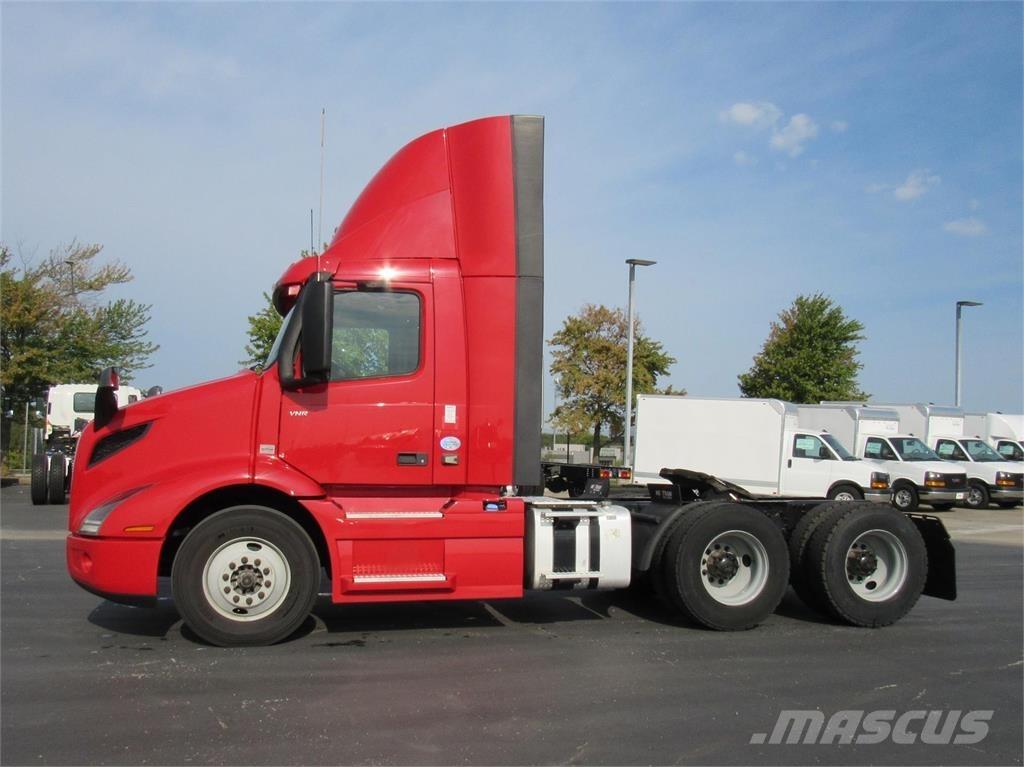 Volvo VNL64T300 Тягачі